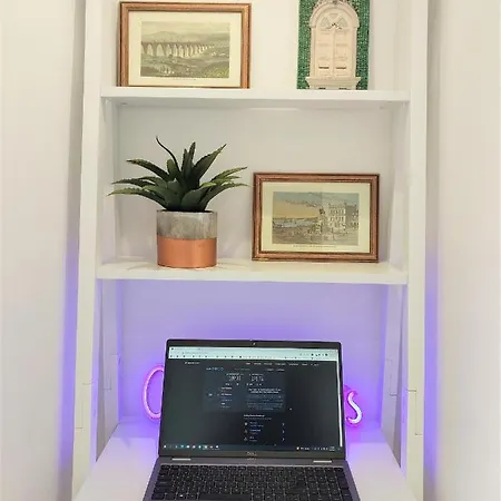 Апартаменти Historic Gem & Modern Loft In The Heart Of *